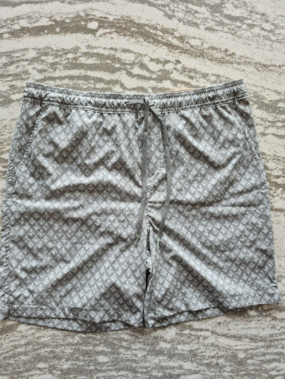 Eddie Bauer Men's Volley Swim Trunk New Size Medium